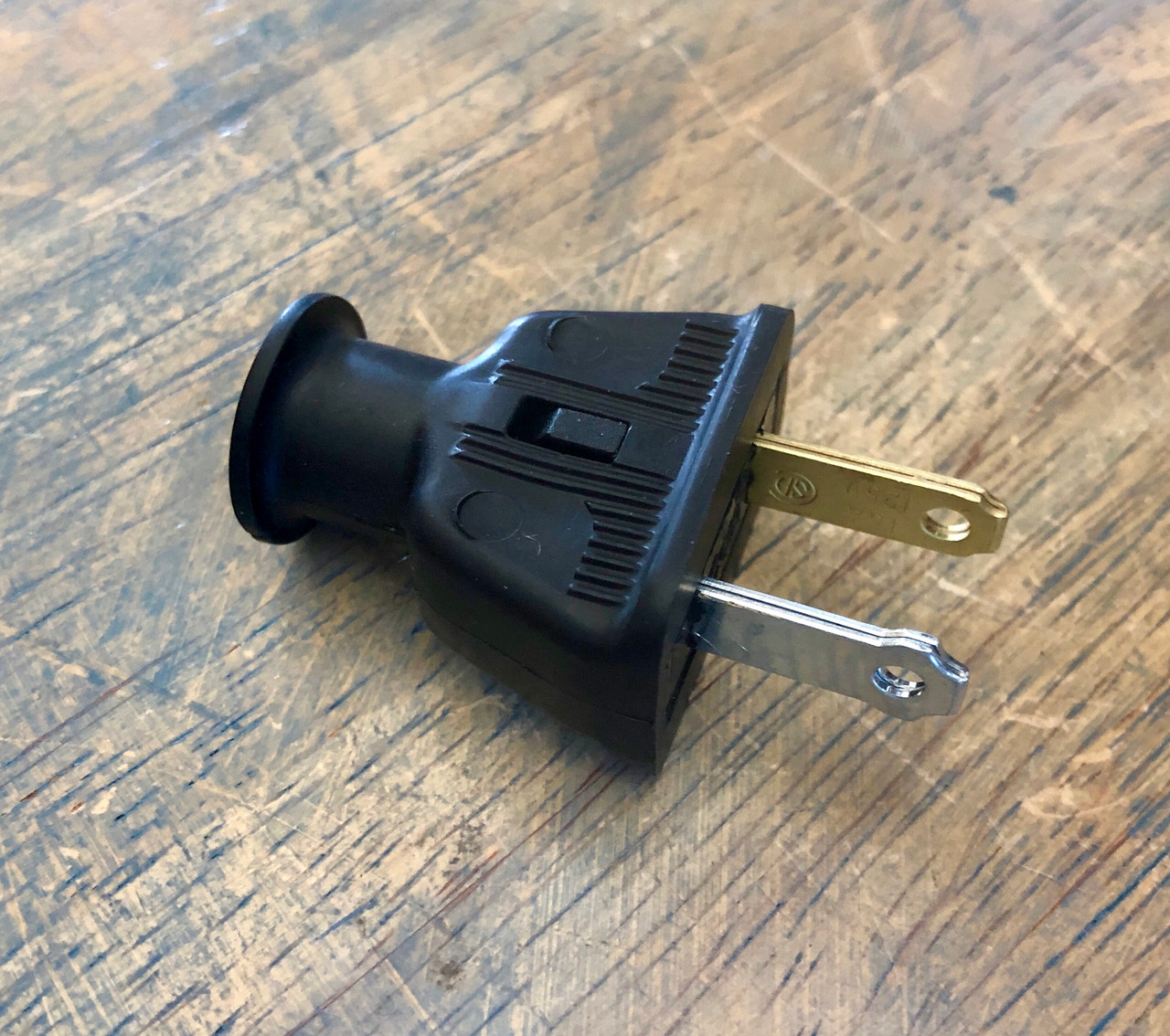 An application scenario or product detail of 2 prong plug - Image 9
