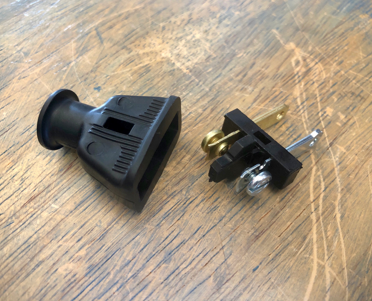 An application scenario or product detail of 2 prong plug - Image 16