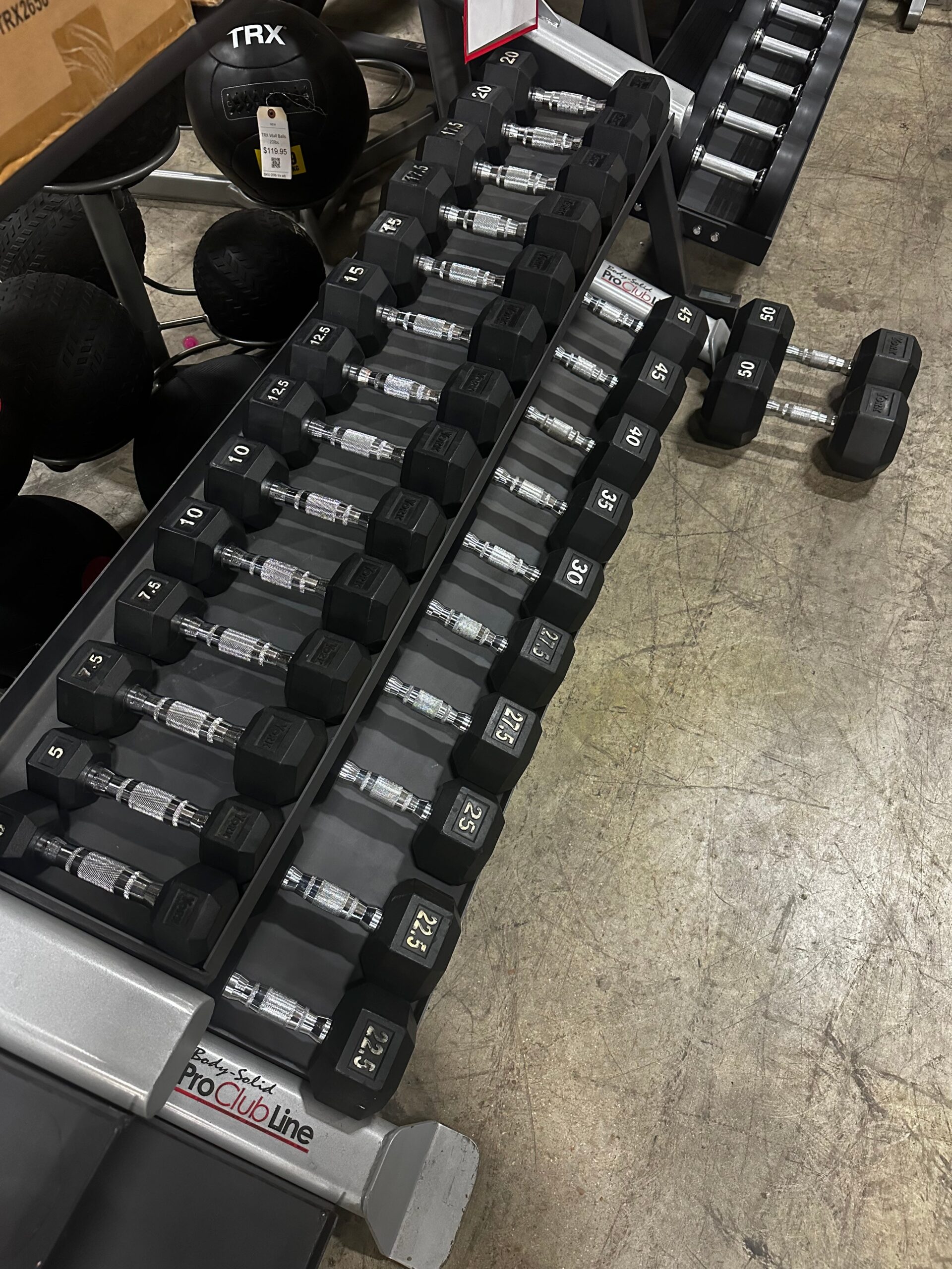 An application scenario or product detail of 2nd hand dumbbells for sale - Image 1