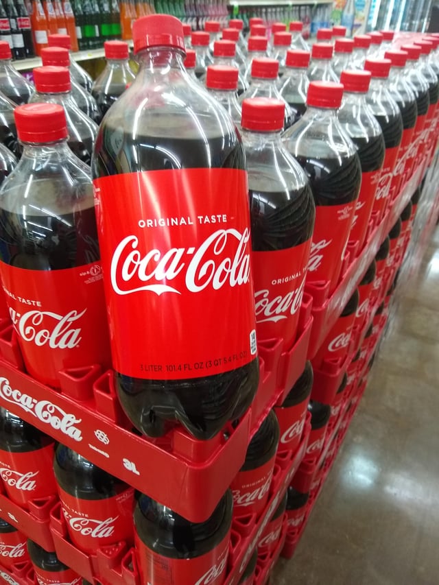 An application scenario or product detail of 3 liter coke bottle - Image 17
