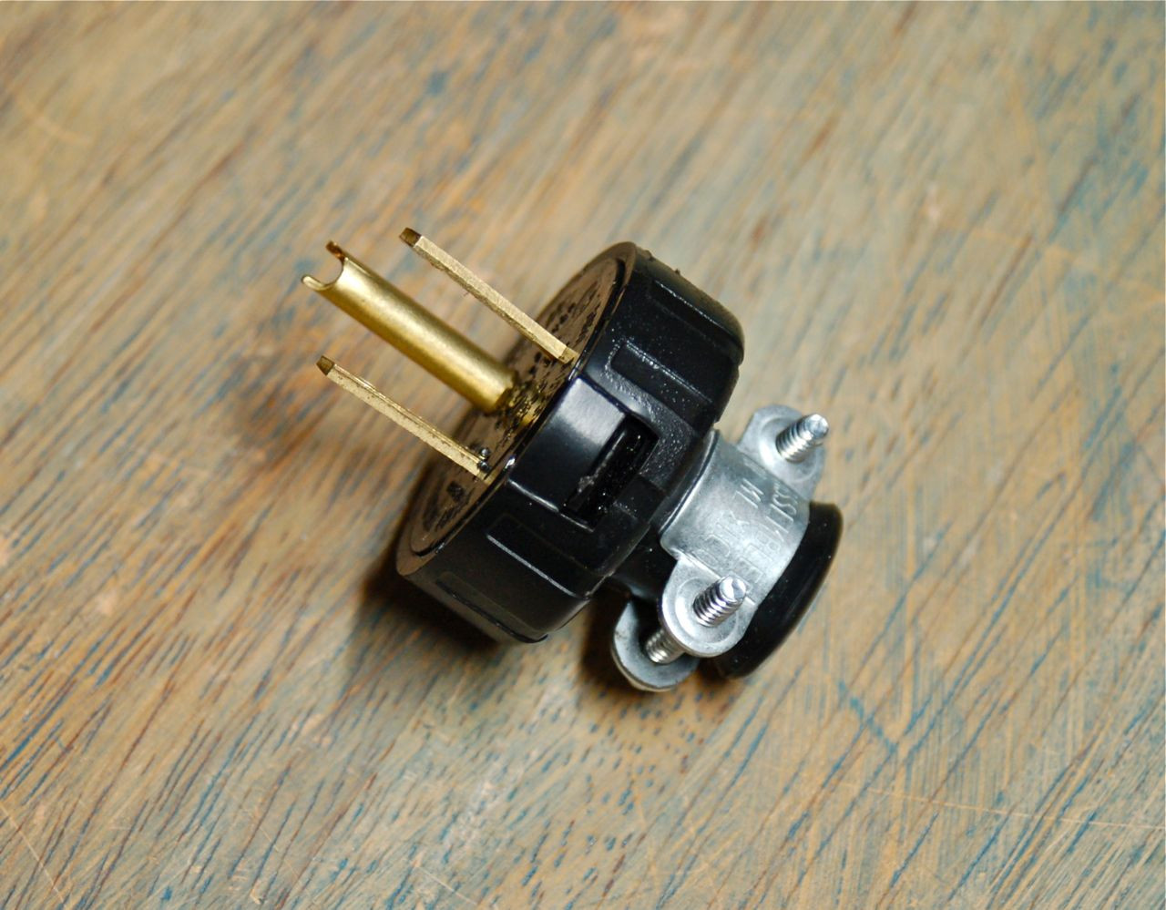 An application scenario or product detail of 3-prong plug - Image 11