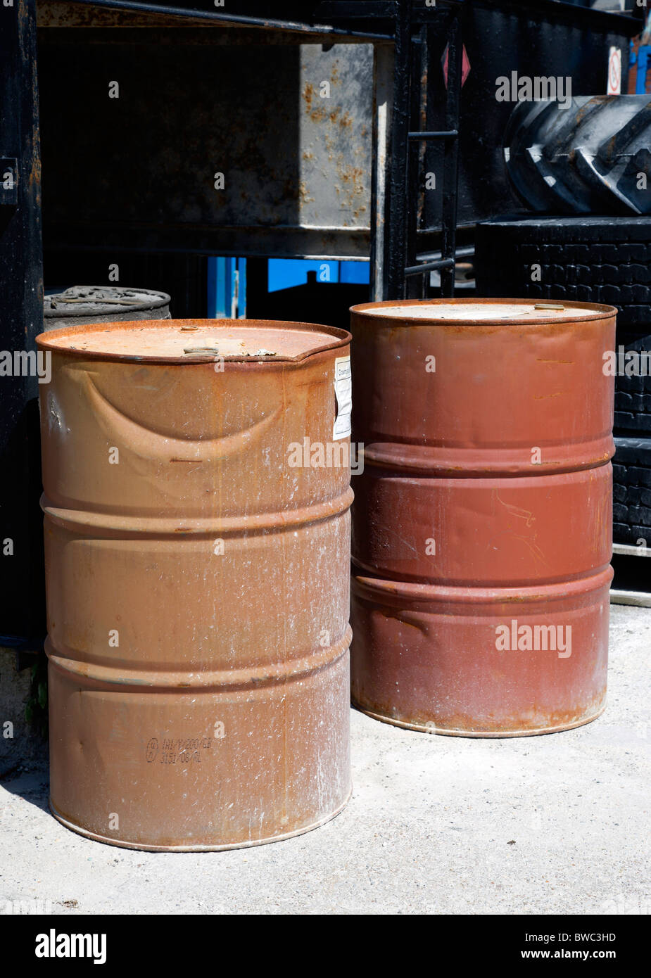 An application scenario or product detail of 500 gallon drum - Image 15