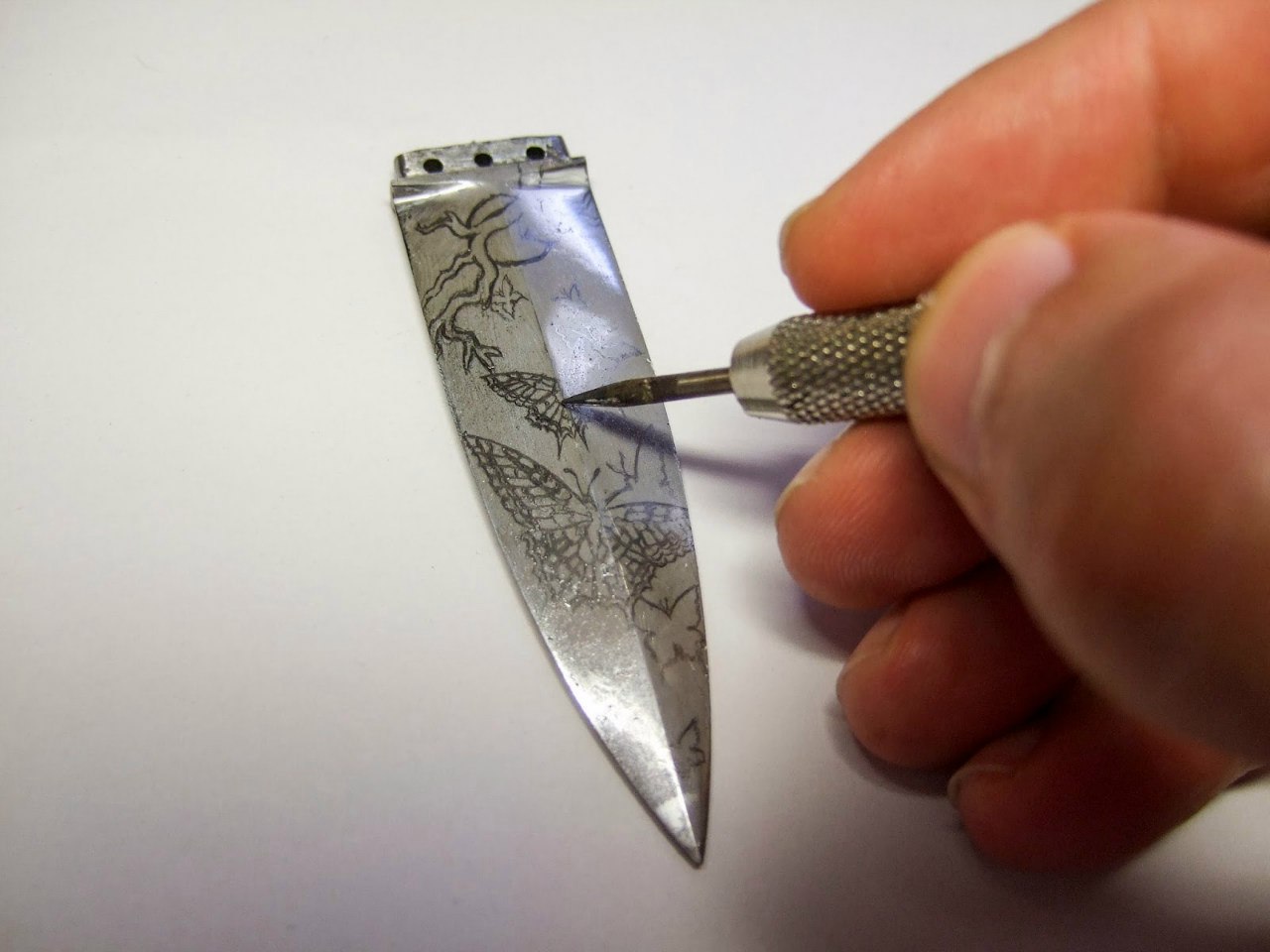 An application scenario or product detail of acid for etching knives - Image 7