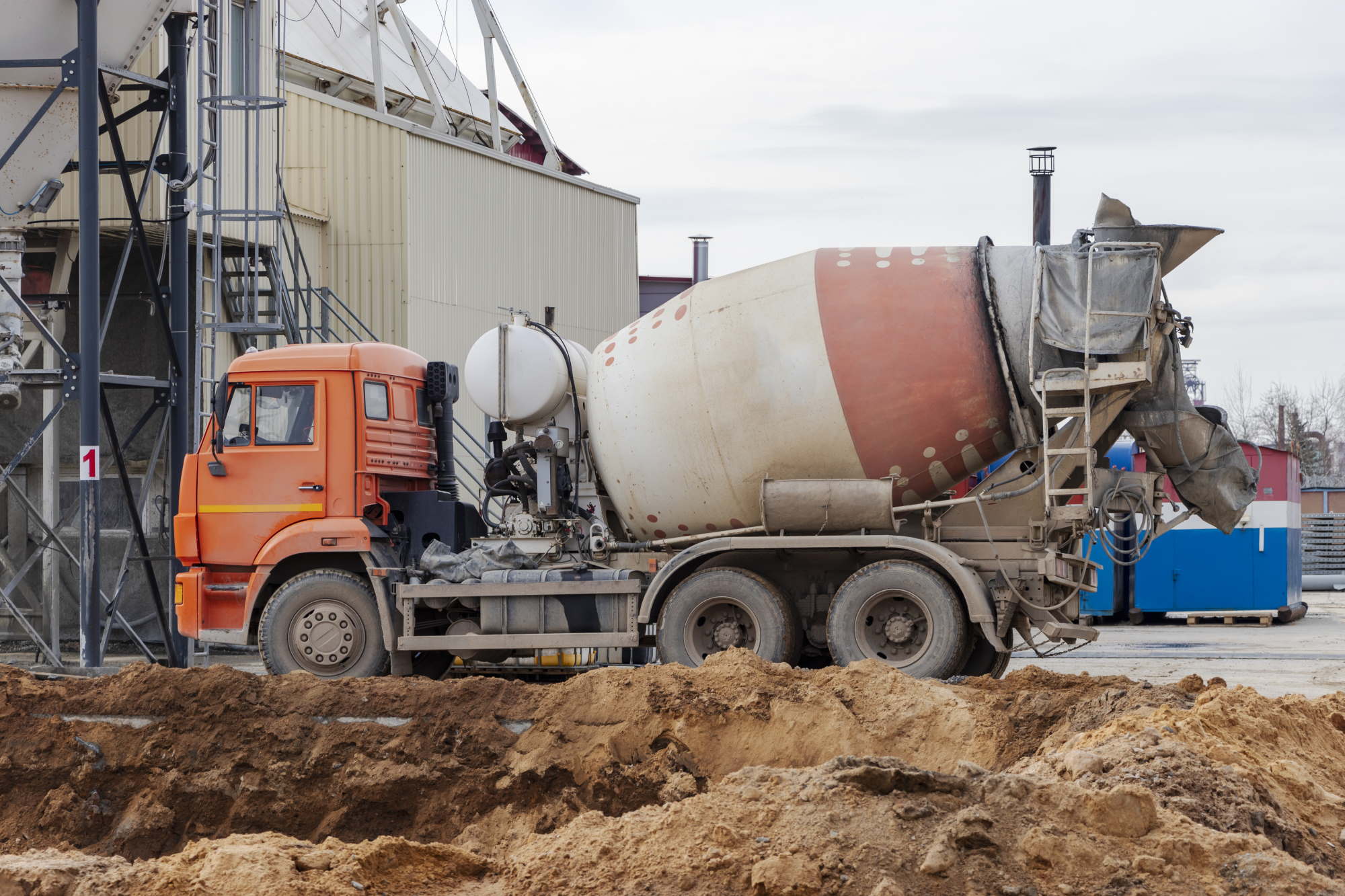 An application scenario or product detail of agitator truck - Image 8