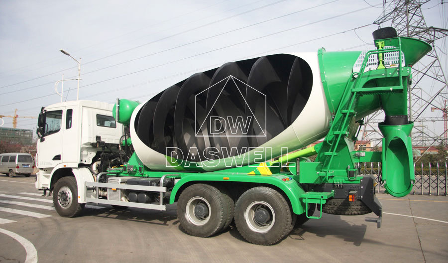 An application scenario or product detail of agitator truck - Image 10