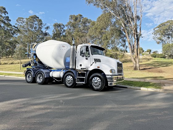 An application scenario or product detail of agitator truck - Image 17