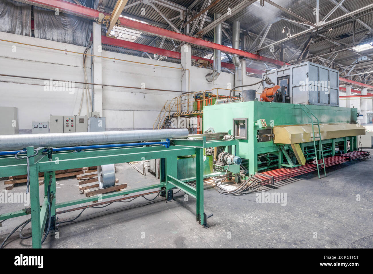 An application scenario or product detail of aluminium extrusion press - Image 23
