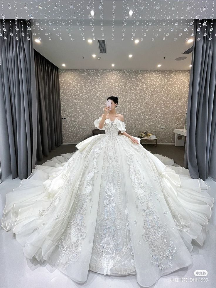 An application scenario or product detail of asian wedding gown white big - Image 8