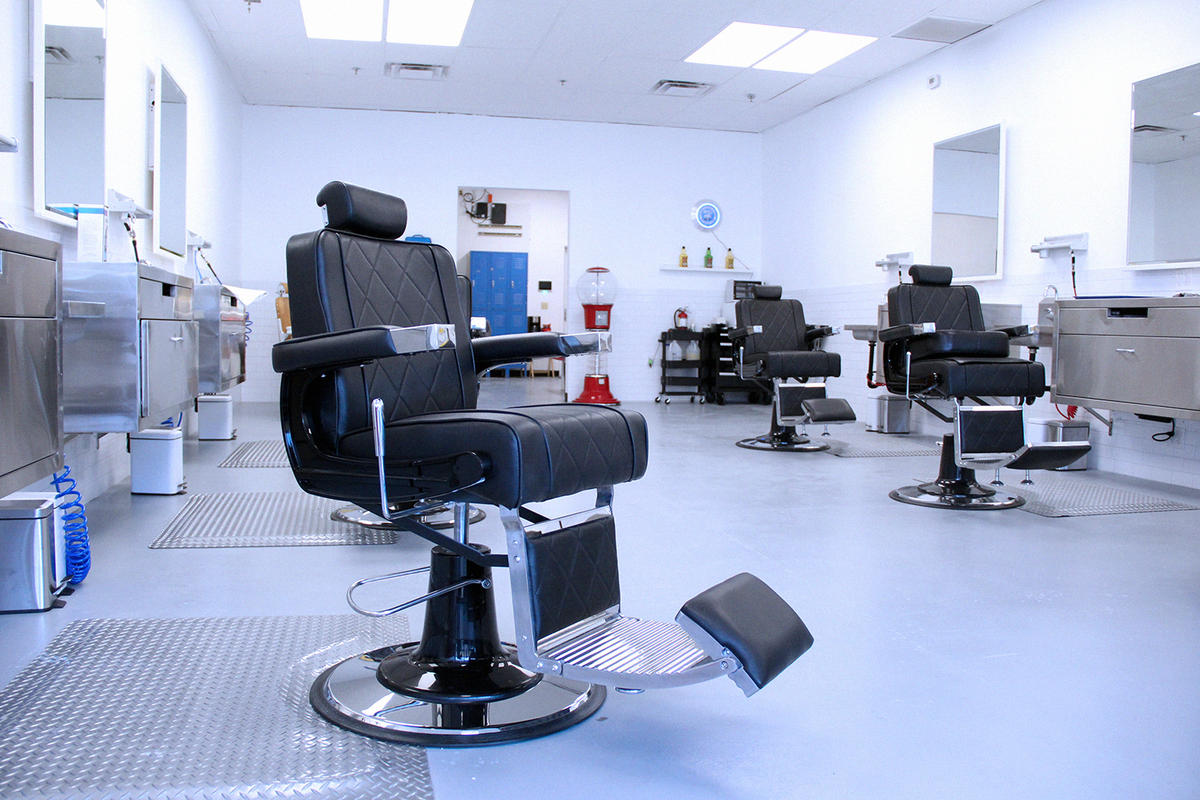 An application scenario or product detail of barbershop chairs - Image 24