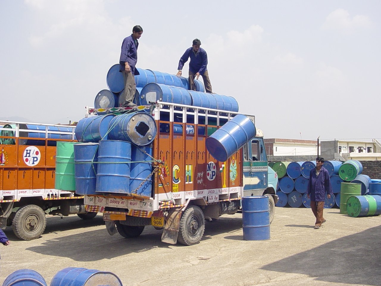 An application scenario or product detail of barrel truck - Image 12