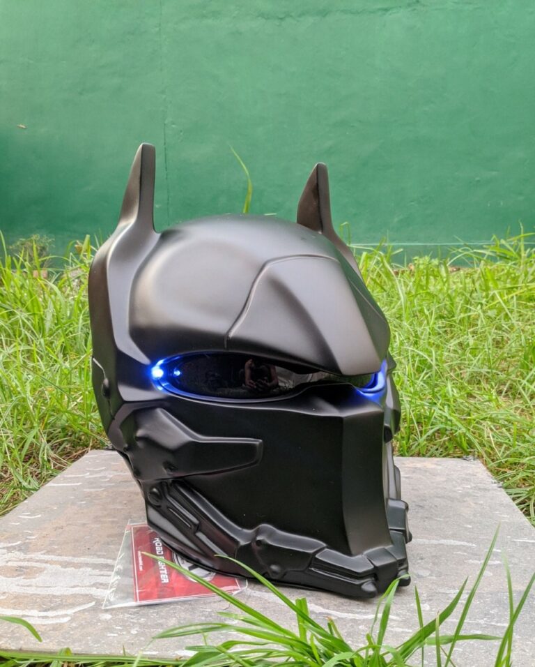 Featured image for the batman motorcycle helmet guide