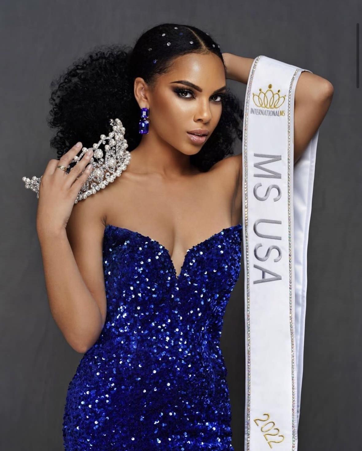 An application scenario or product detail of beauty pageant sash - Image 9