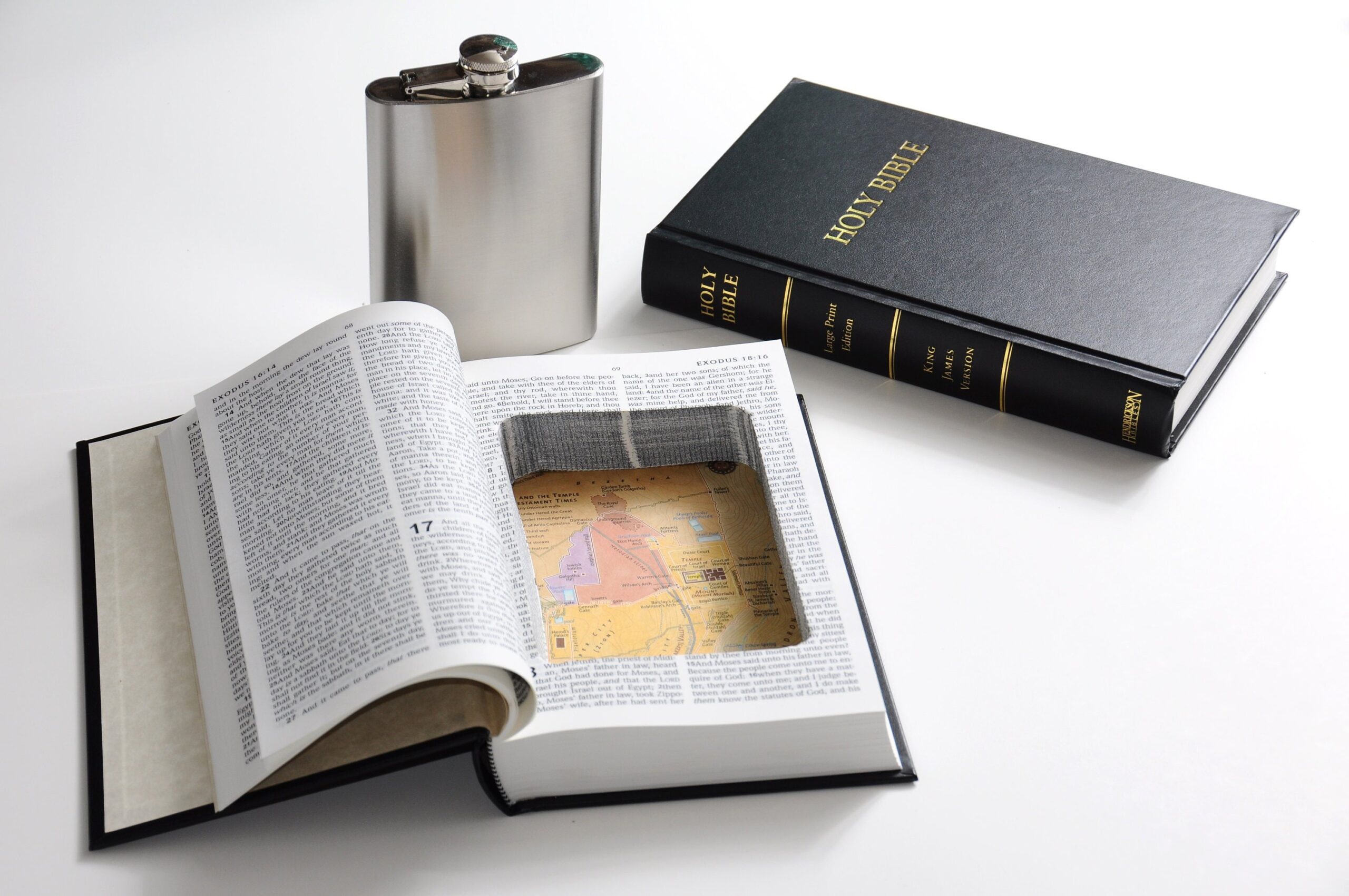 An application scenario or product detail of bible storage box glass top - Image 7