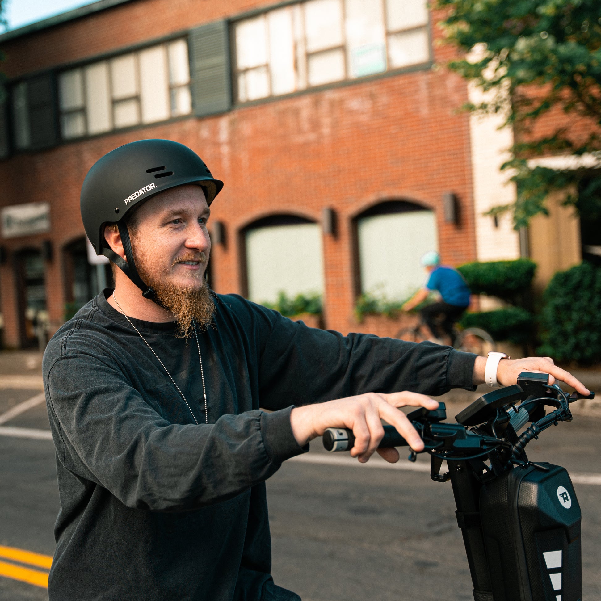 An application scenario or product detail of bike predator helmet - Image 13
