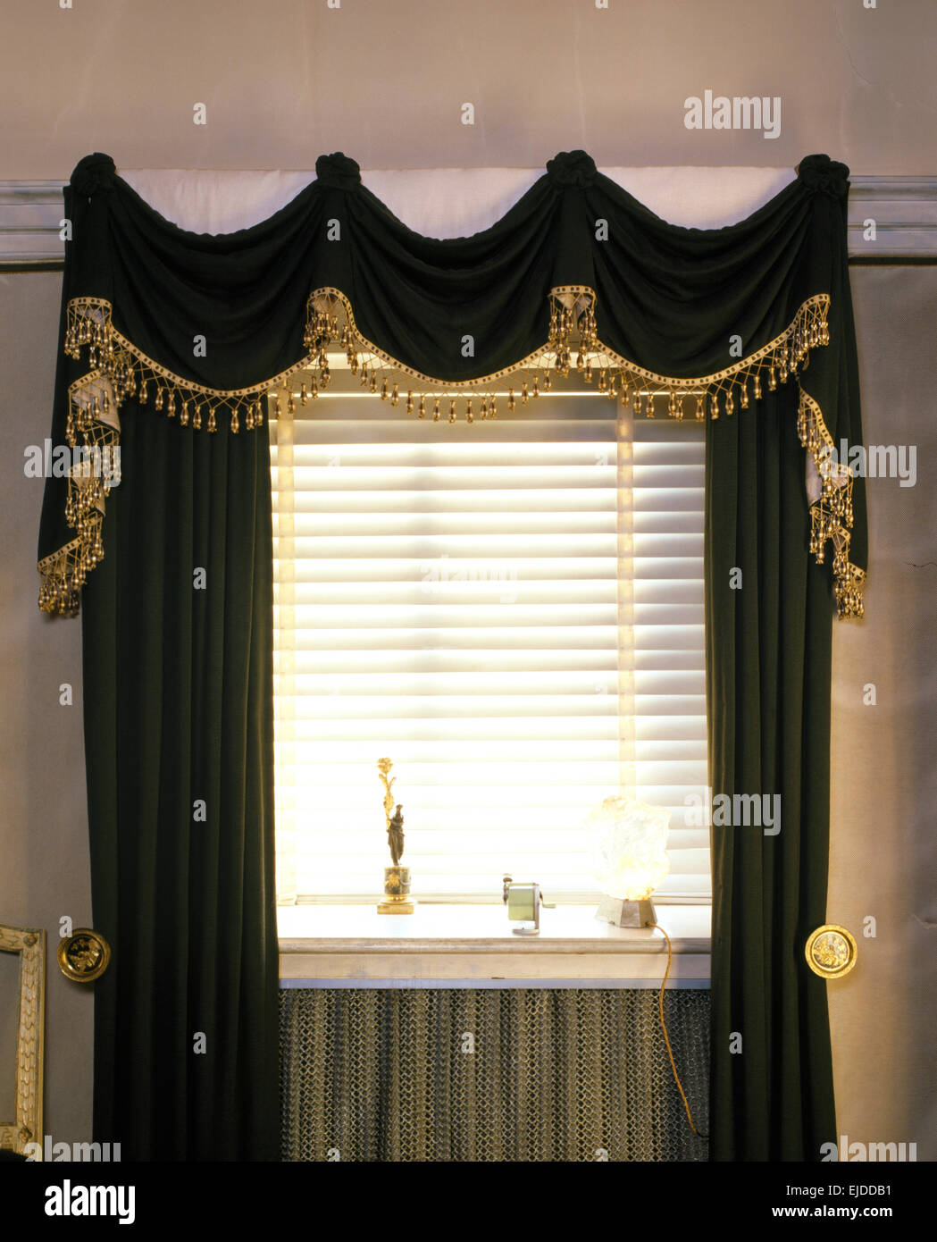 An application scenario or product detail of black and gold curtains - Image 19