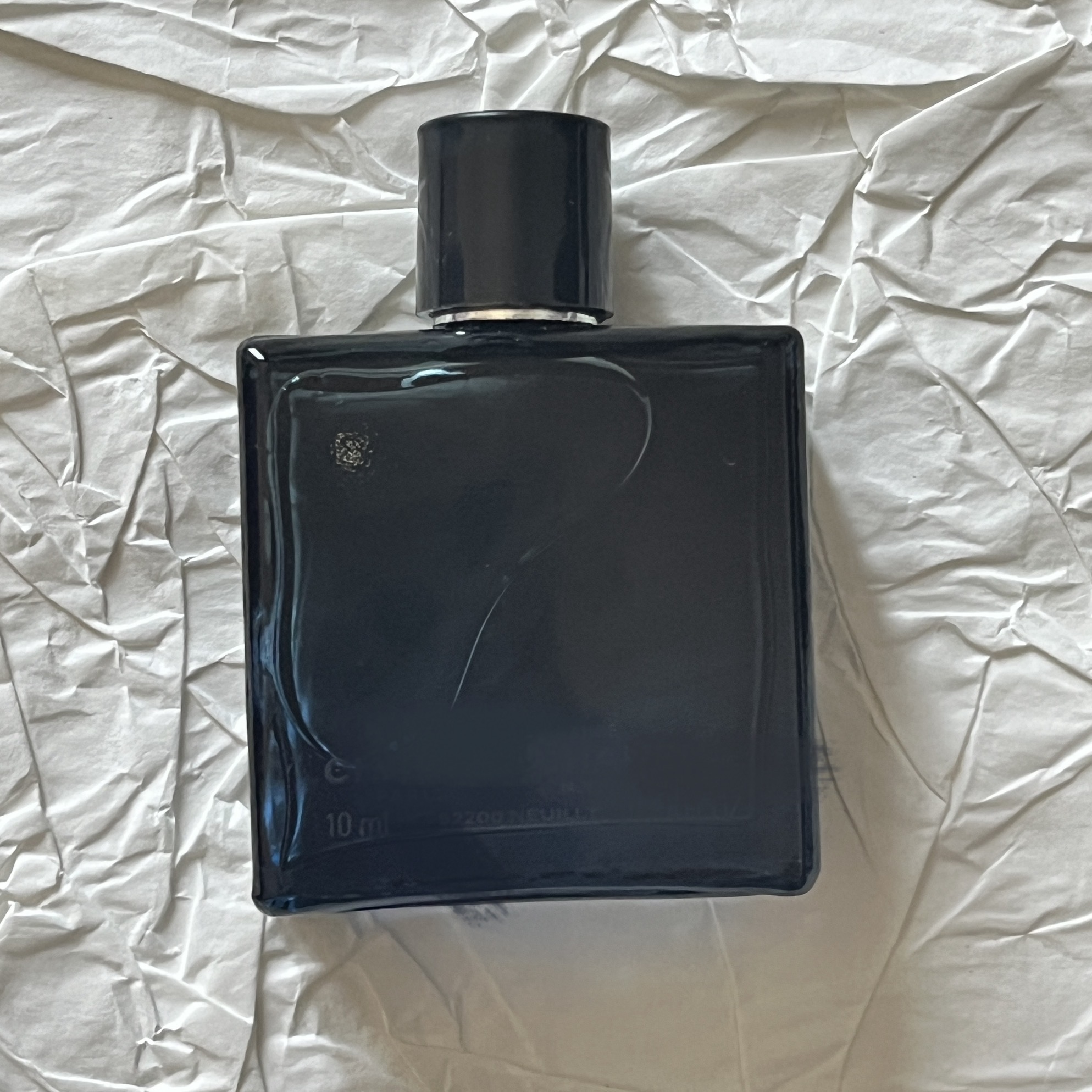 An application scenario or product detail of blueman perfume - Image 4