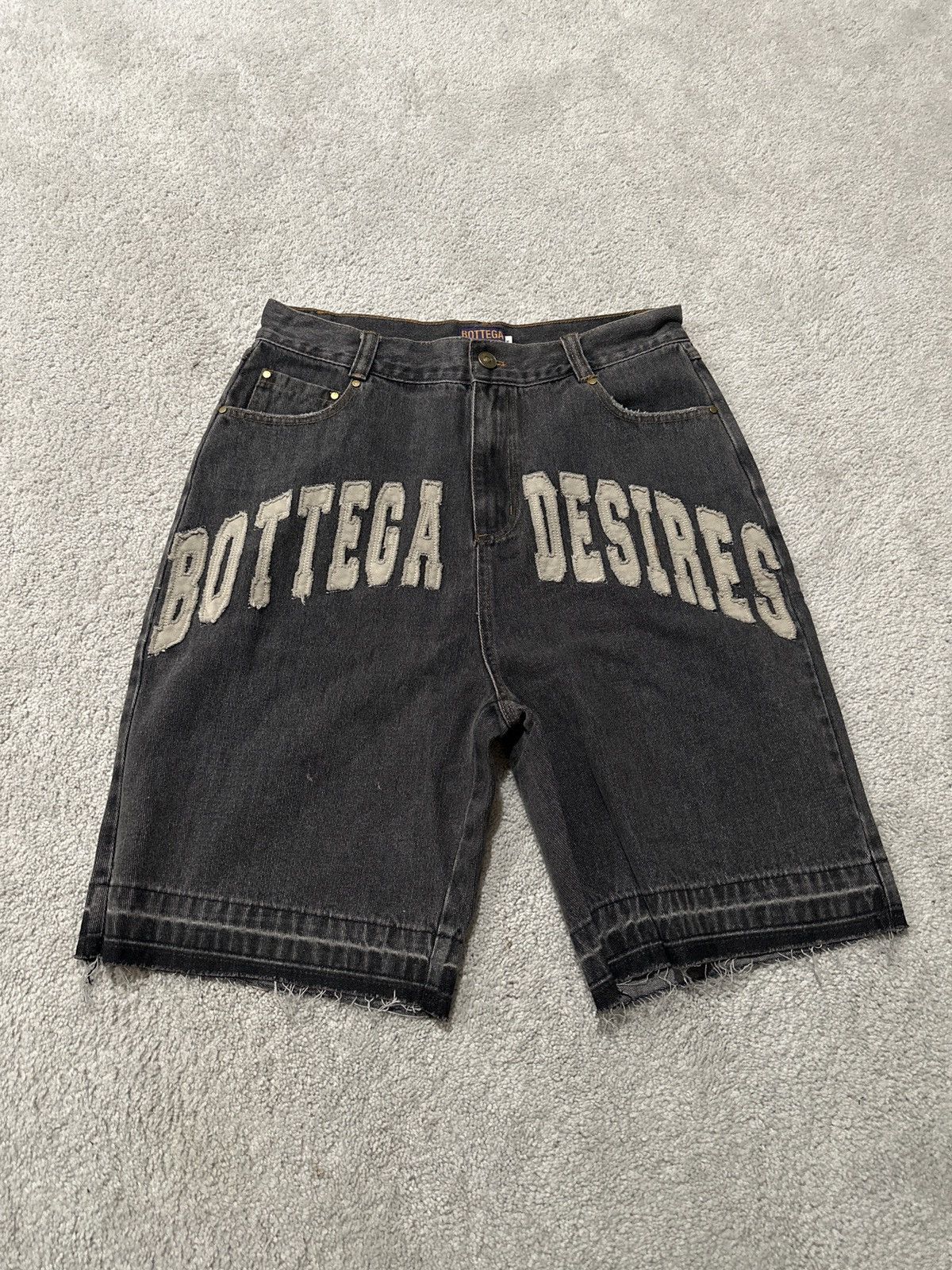 An application scenario or product detail of bottega desires shorts - Image 11