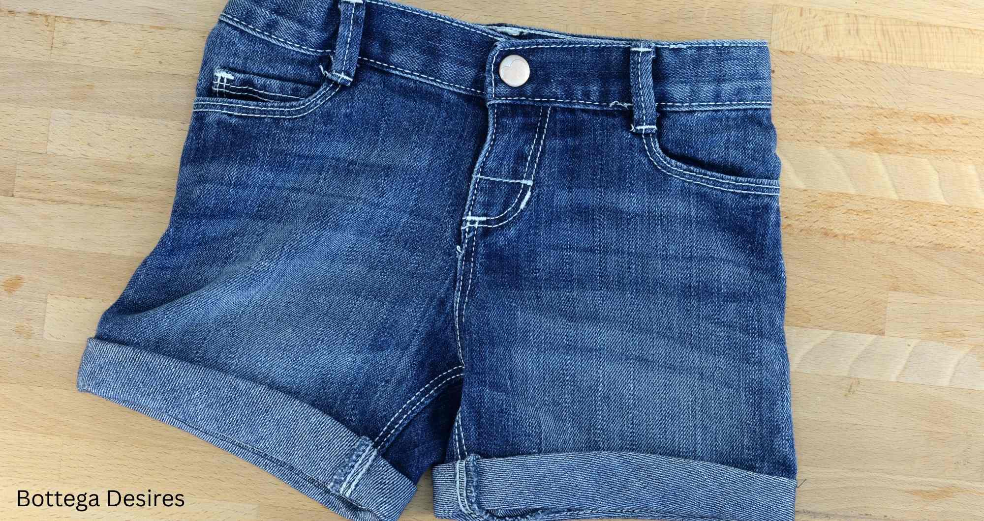 An application scenario or product detail of bottega desires shorts - Image 16