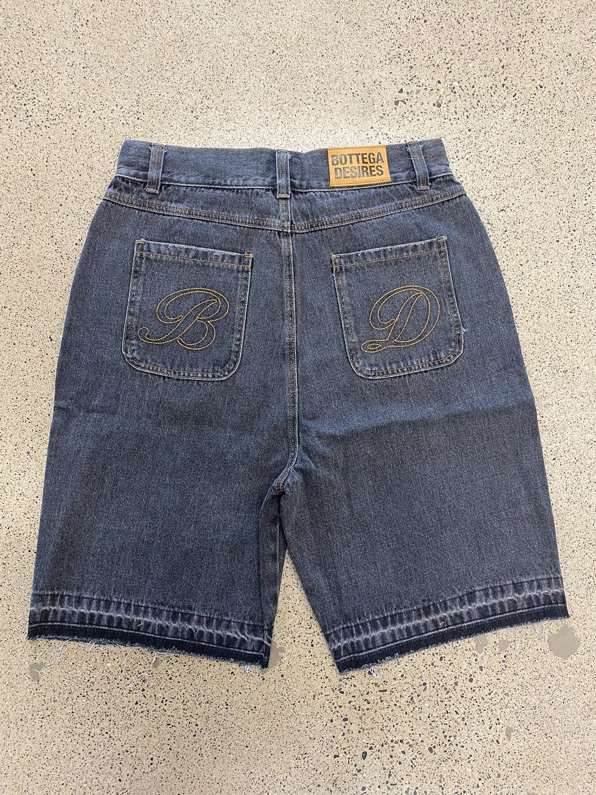 An application scenario or product detail of bottega desires shorts - Image 20
