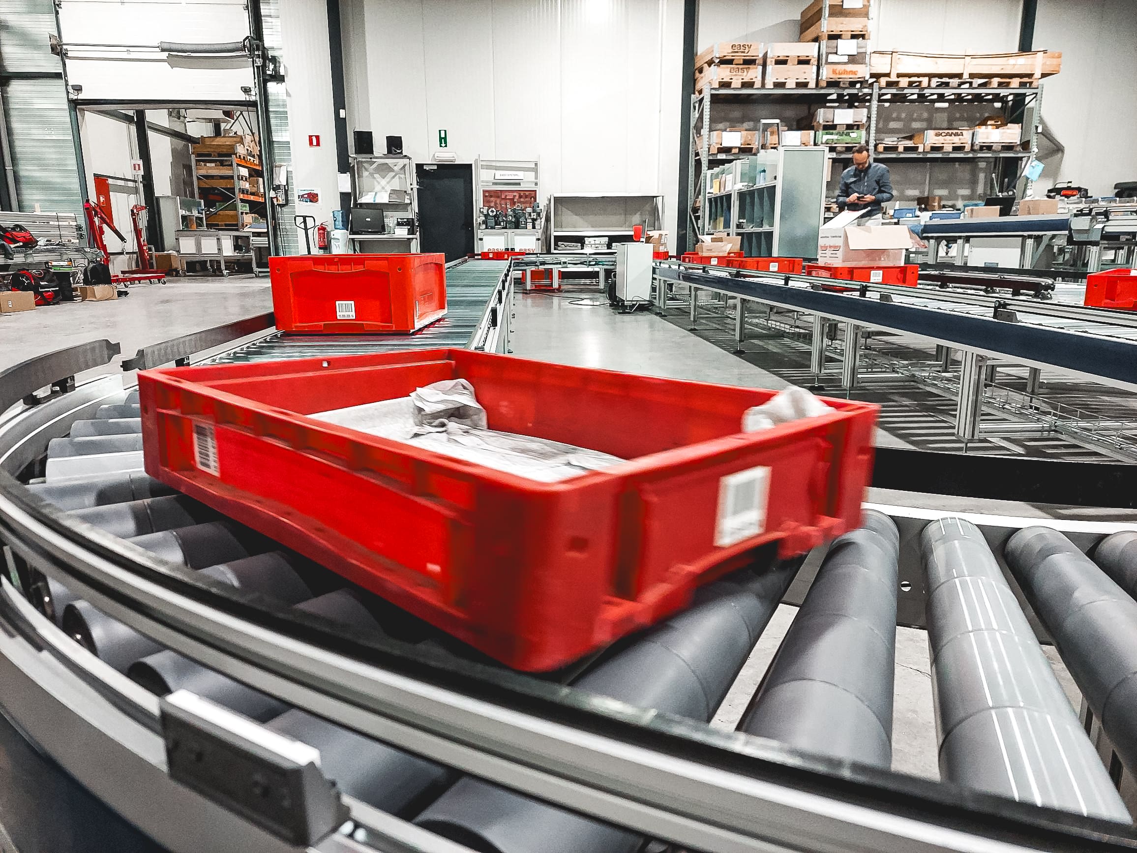 An application scenario or product detail of box conveyor - Image 6