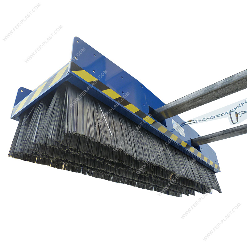 An application scenario or product detail of broom with metal bristles - Image 18