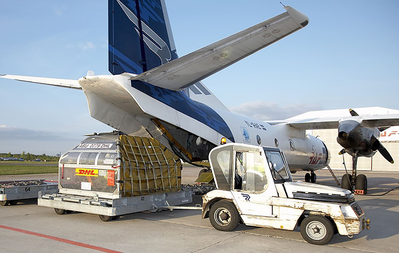 An application scenario or product detail of cargo aircraft for sale - Image 9
