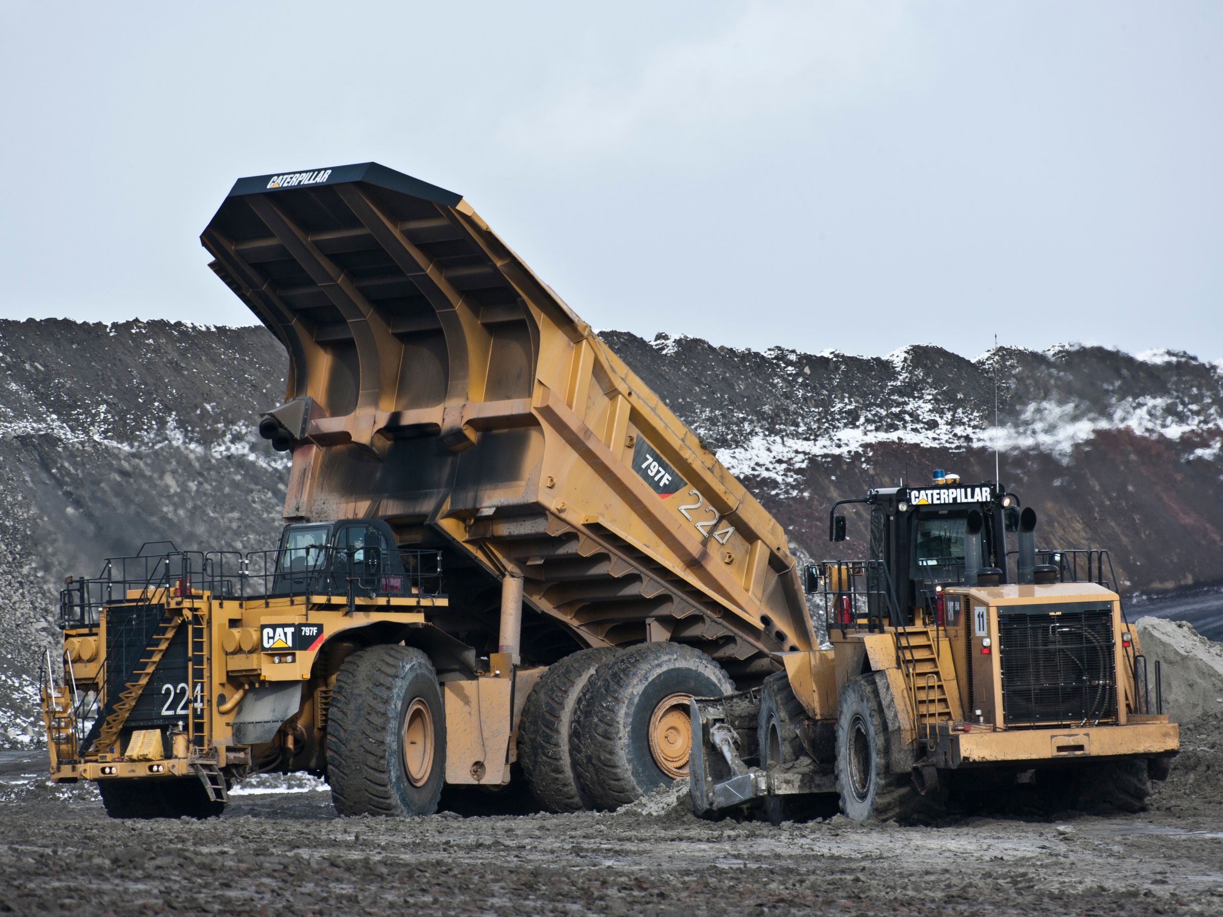 An application scenario or product detail of caterpillar truck price - Image 16