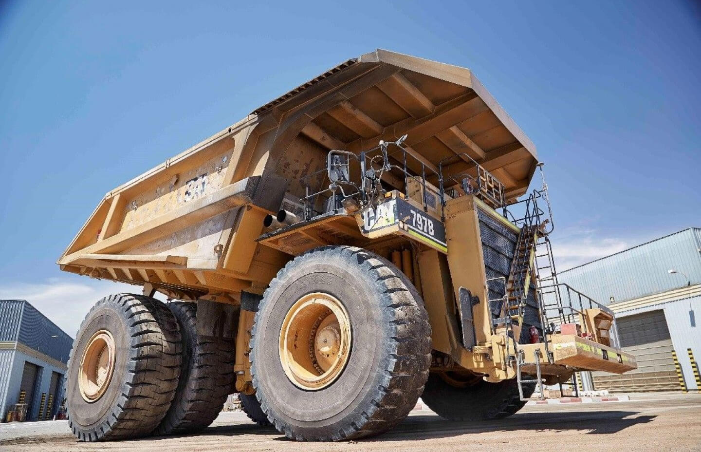 An application scenario or product detail of caterpillar truck price - Image 21