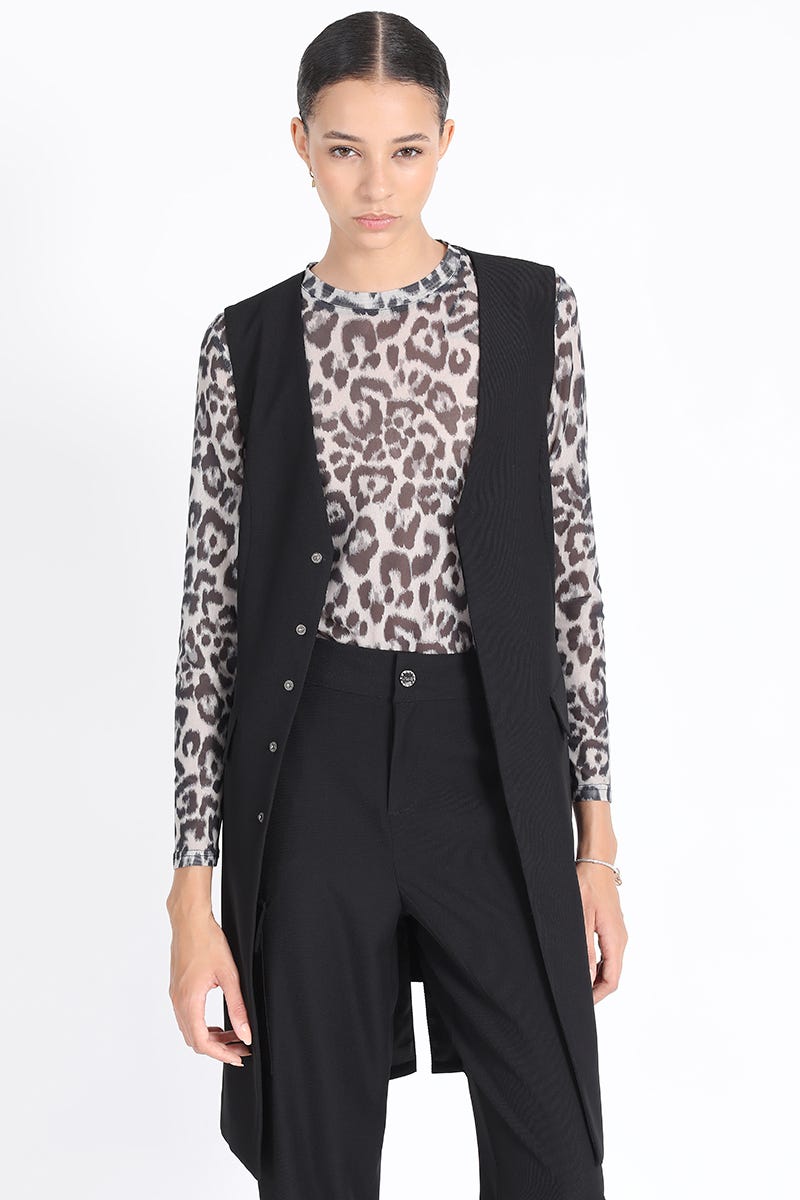 An application scenario or product detail of chaqueta de tela sin mangas larga - Image 18