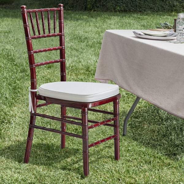 An application scenario or product detail of chiavari chairs for sale - Image 8