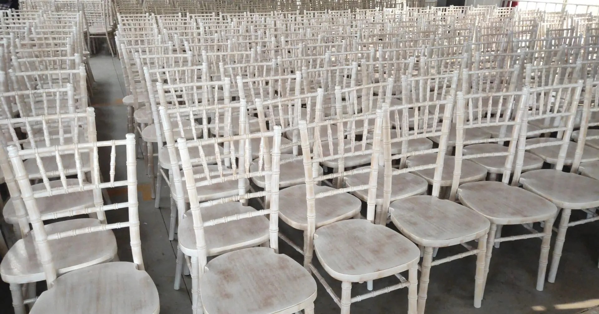 An application scenario or product detail of chiavari chairs for sale - Image 20