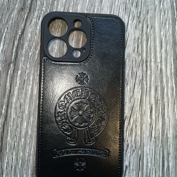 An application scenario or product detail of chrome heart phone case - Image 17