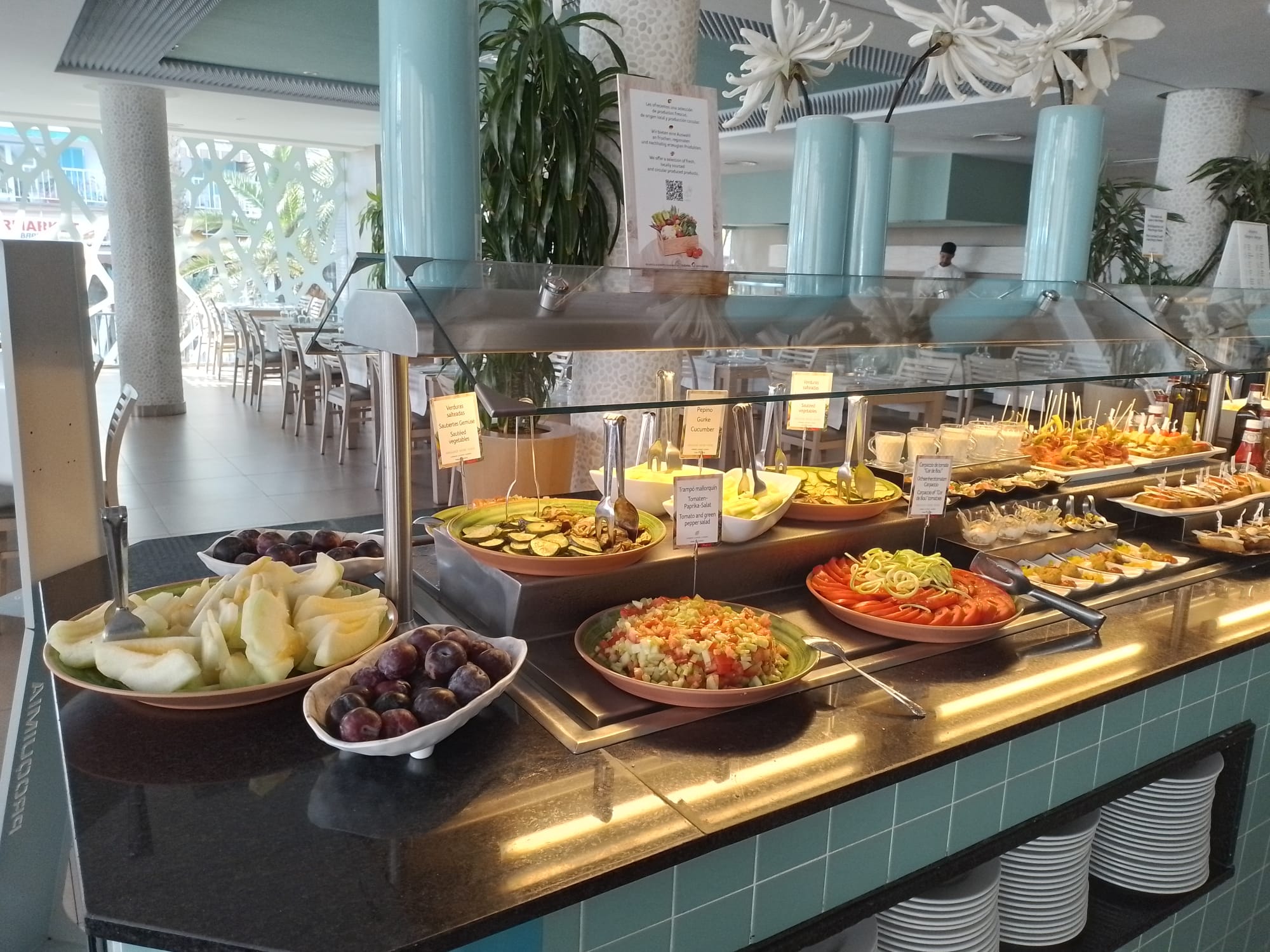 An application scenario or product detail of circular dish for hotel food - Image 21
