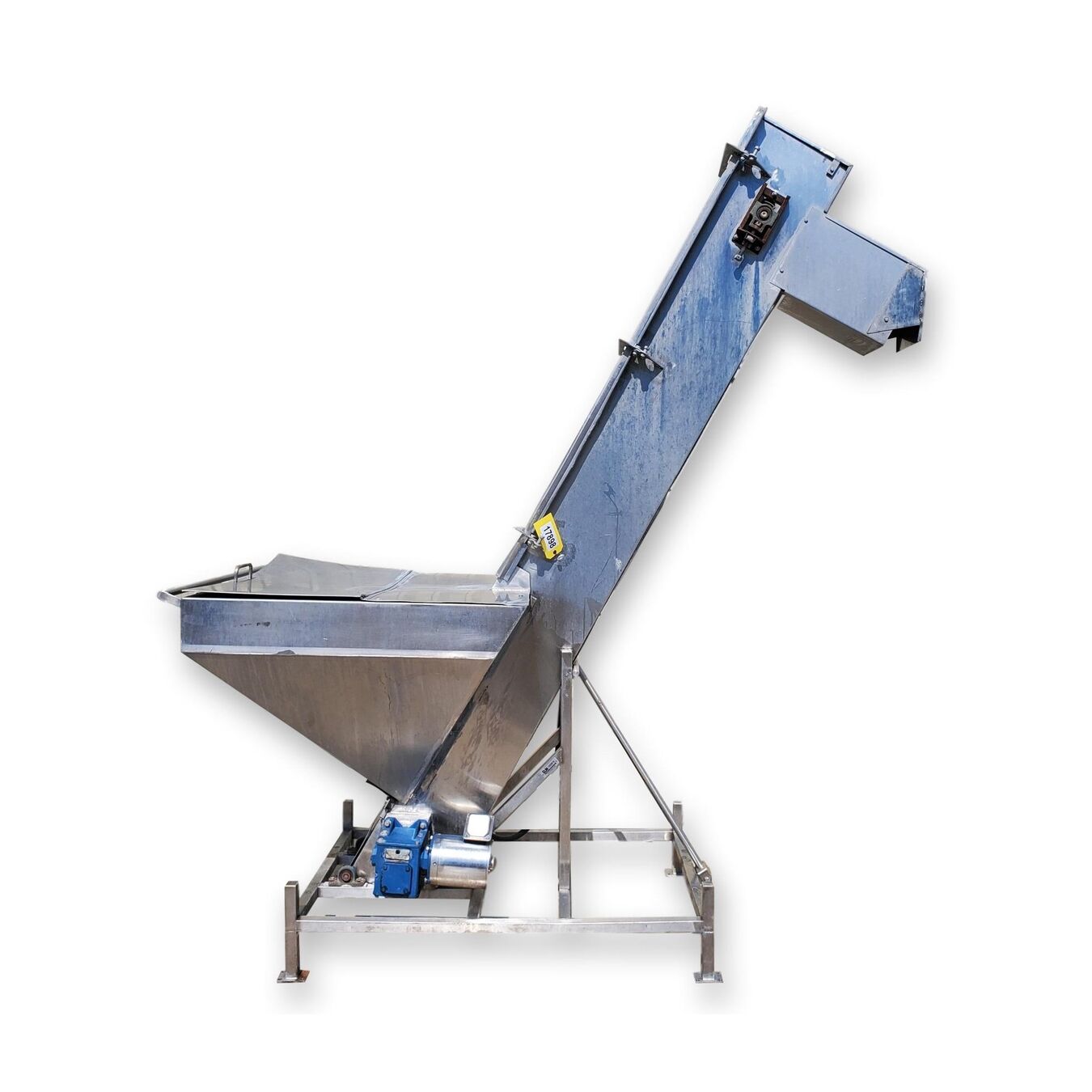 An application scenario or product detail of cleated belt conveyor systems - Image 9