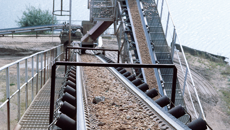 Featured image for the cleated belt conveyor systems guide