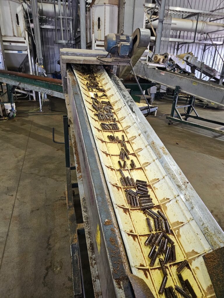Featured image for the cleated conveyor belt guide