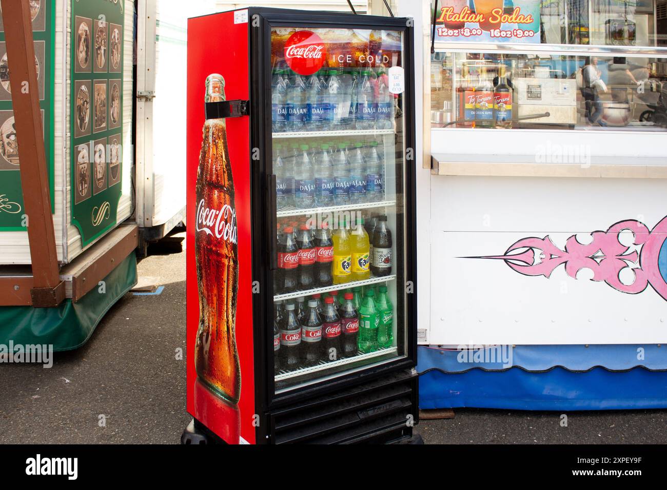 An application scenario or product detail of coke refrigerator - Image 20