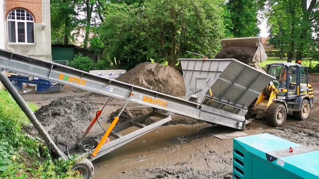 Featured image for the conveyor belt construction guide