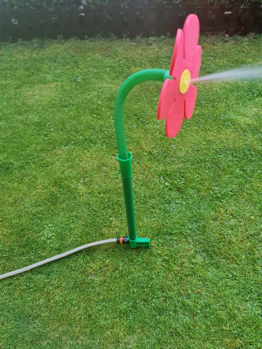 An application scenario or product detail of crazy daisy sprinkler - Image 12