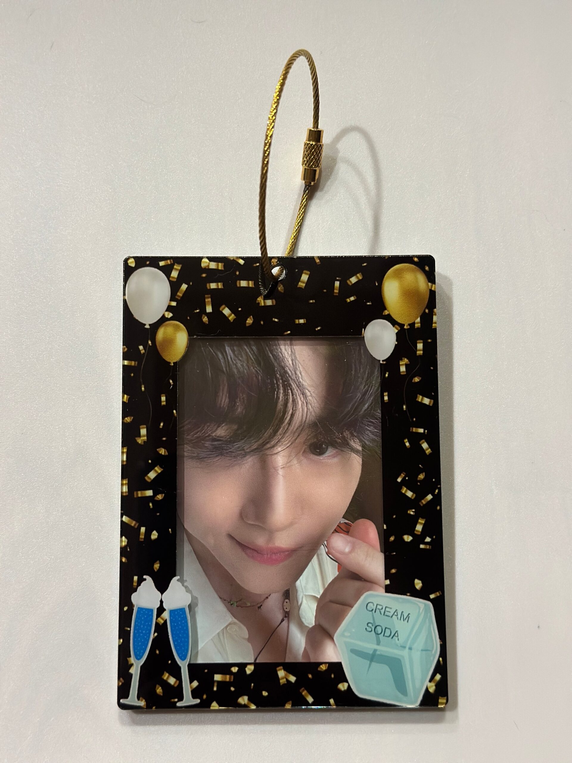 An application scenario or product detail of cream photocard holders - Image 3