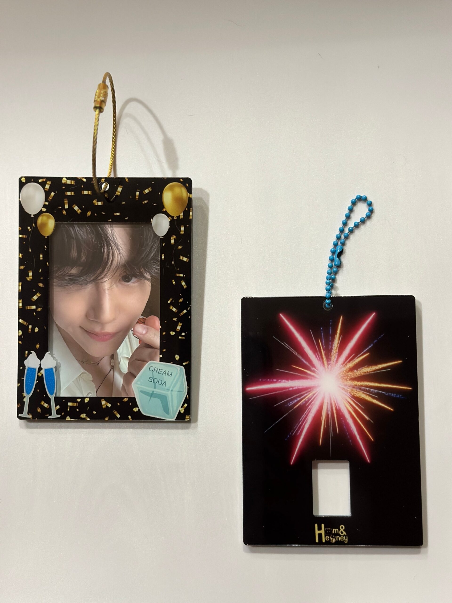 An application scenario or product detail of cream photocard holders - Image 11