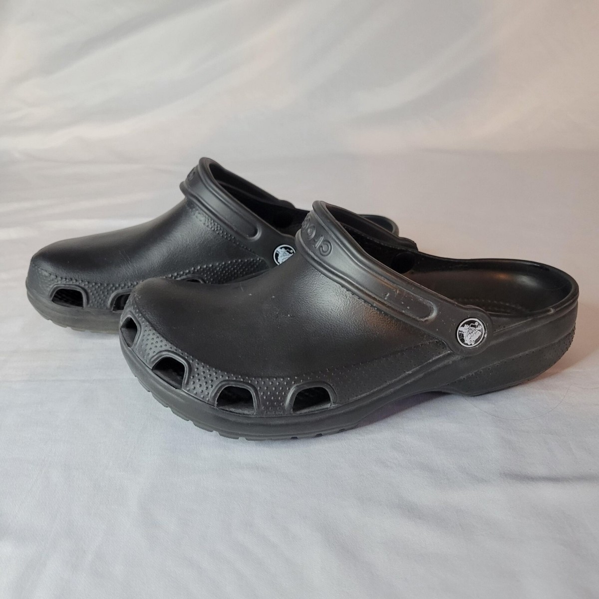 An application scenario or product detail of crocs no holes - Image 1