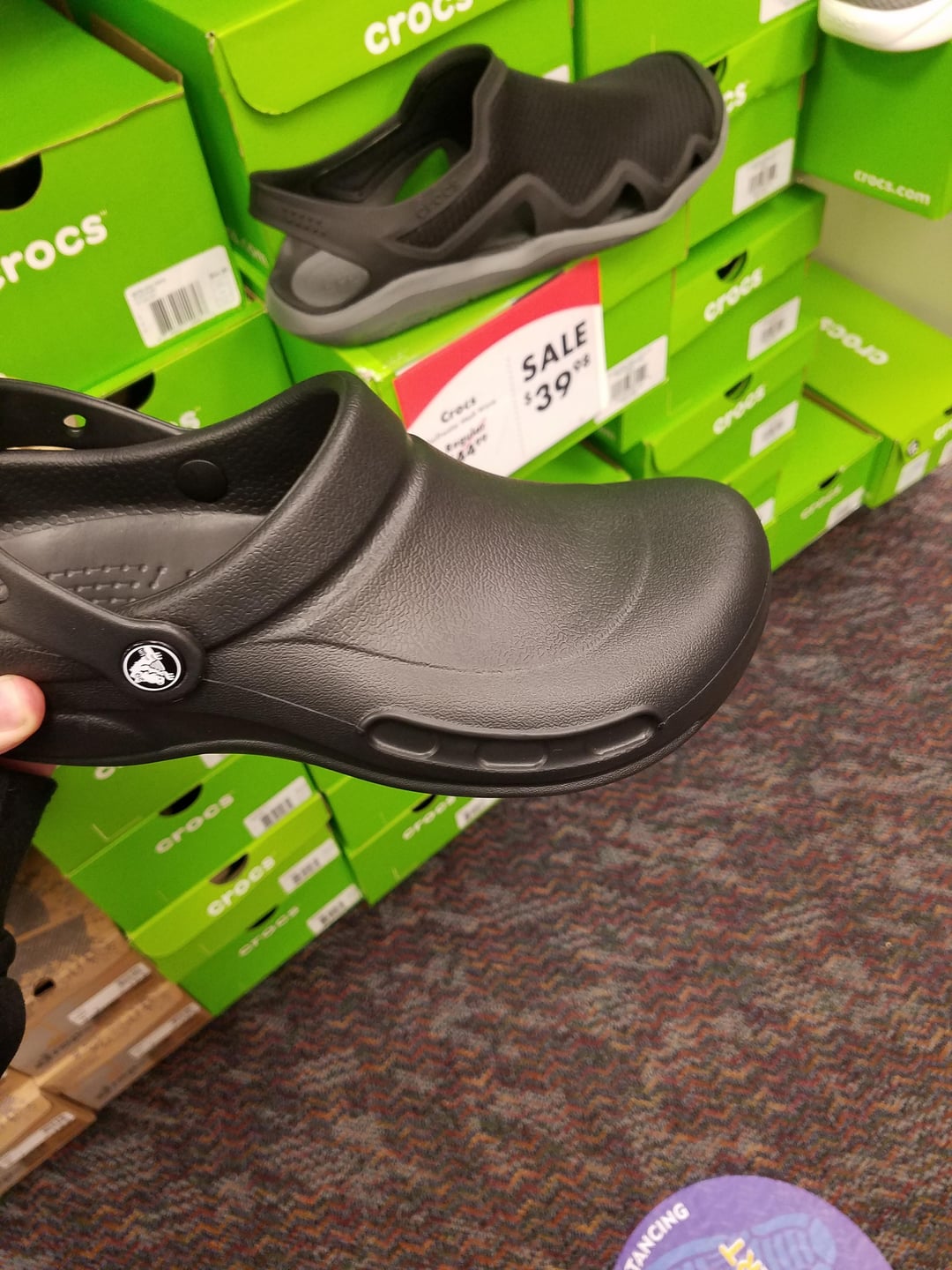 An application scenario or product detail of crocs no holes - Image 8