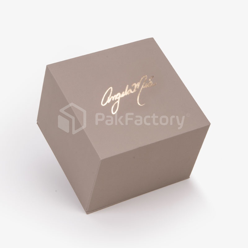 An application scenario or product detail of custom jewelry boxes - Image 2