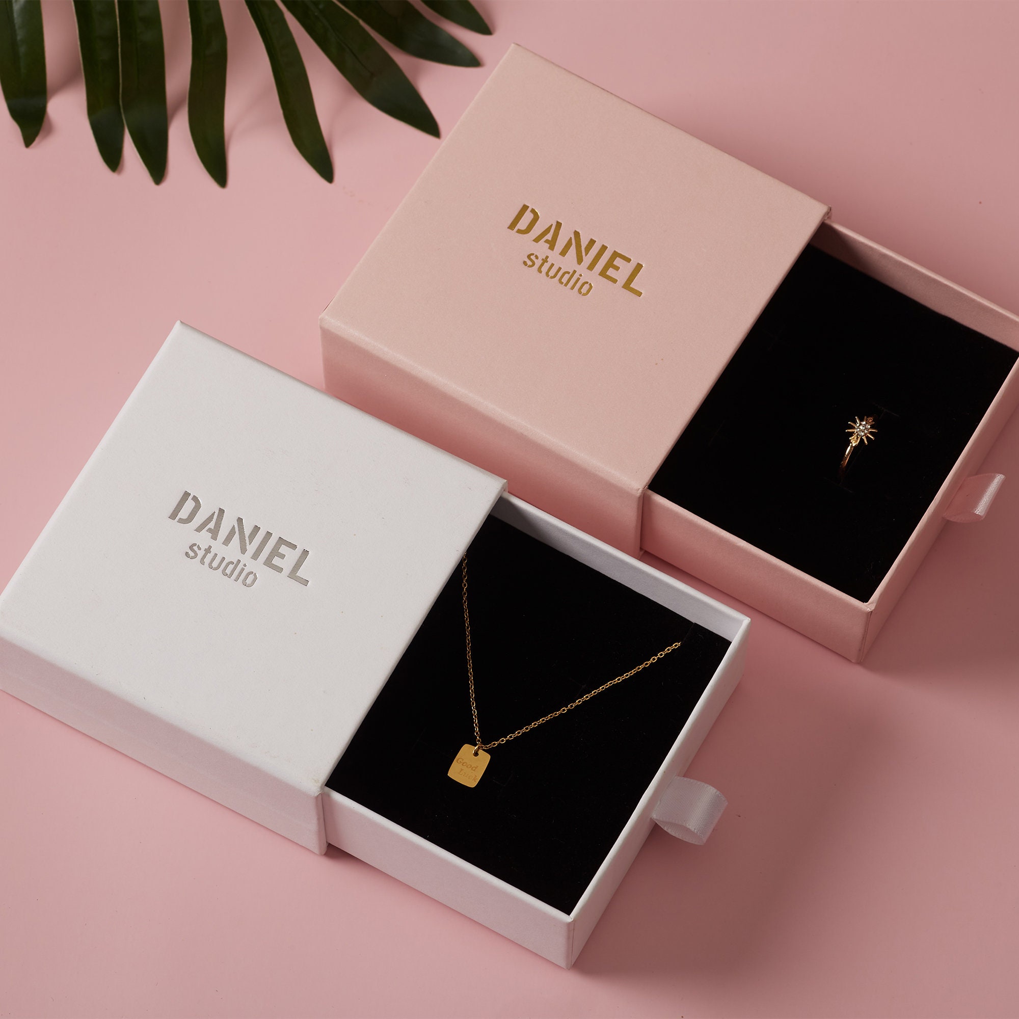 An application scenario or product detail of custom jewelry boxes - Image 9