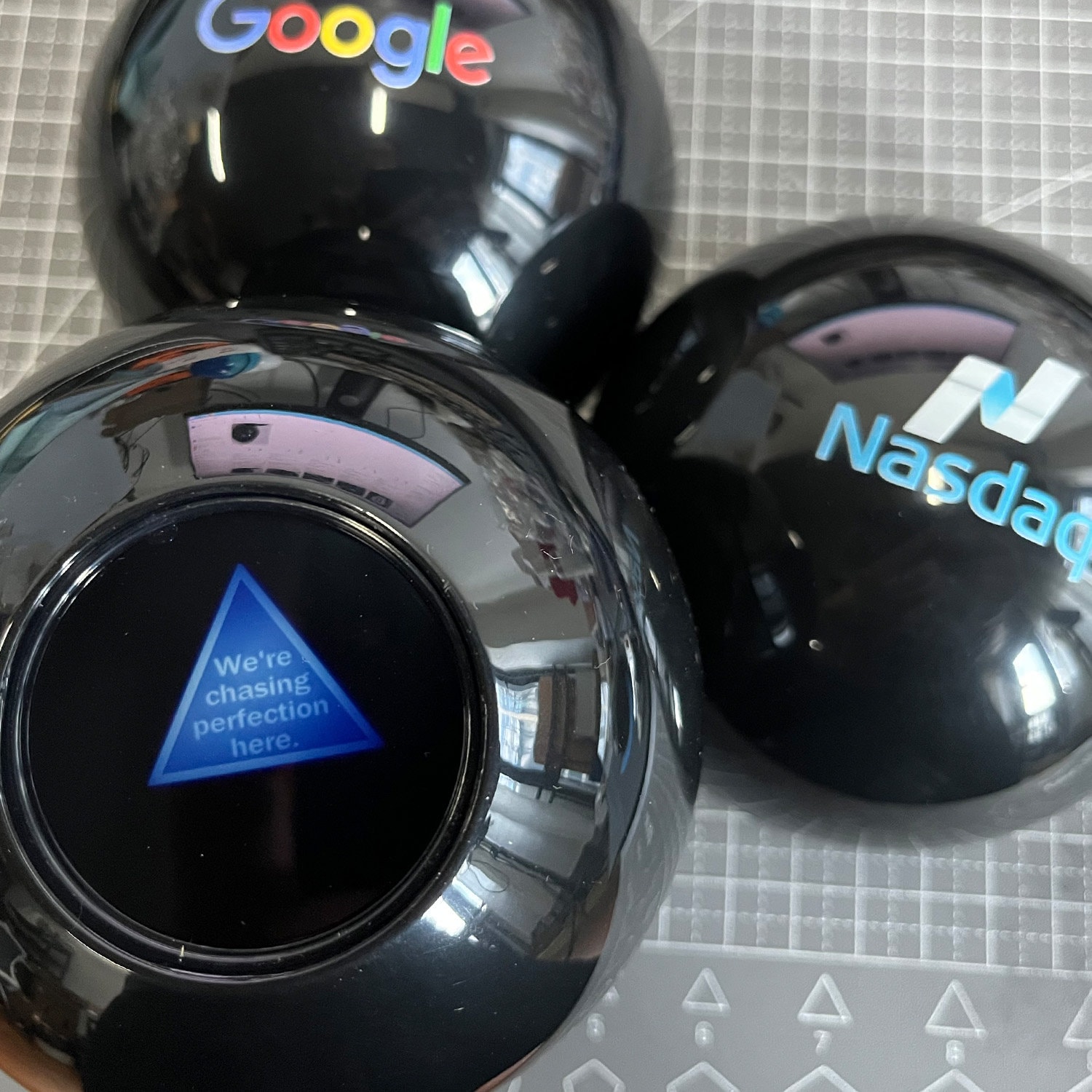 An application scenario or product detail of custom magic 8 ball - Image 6