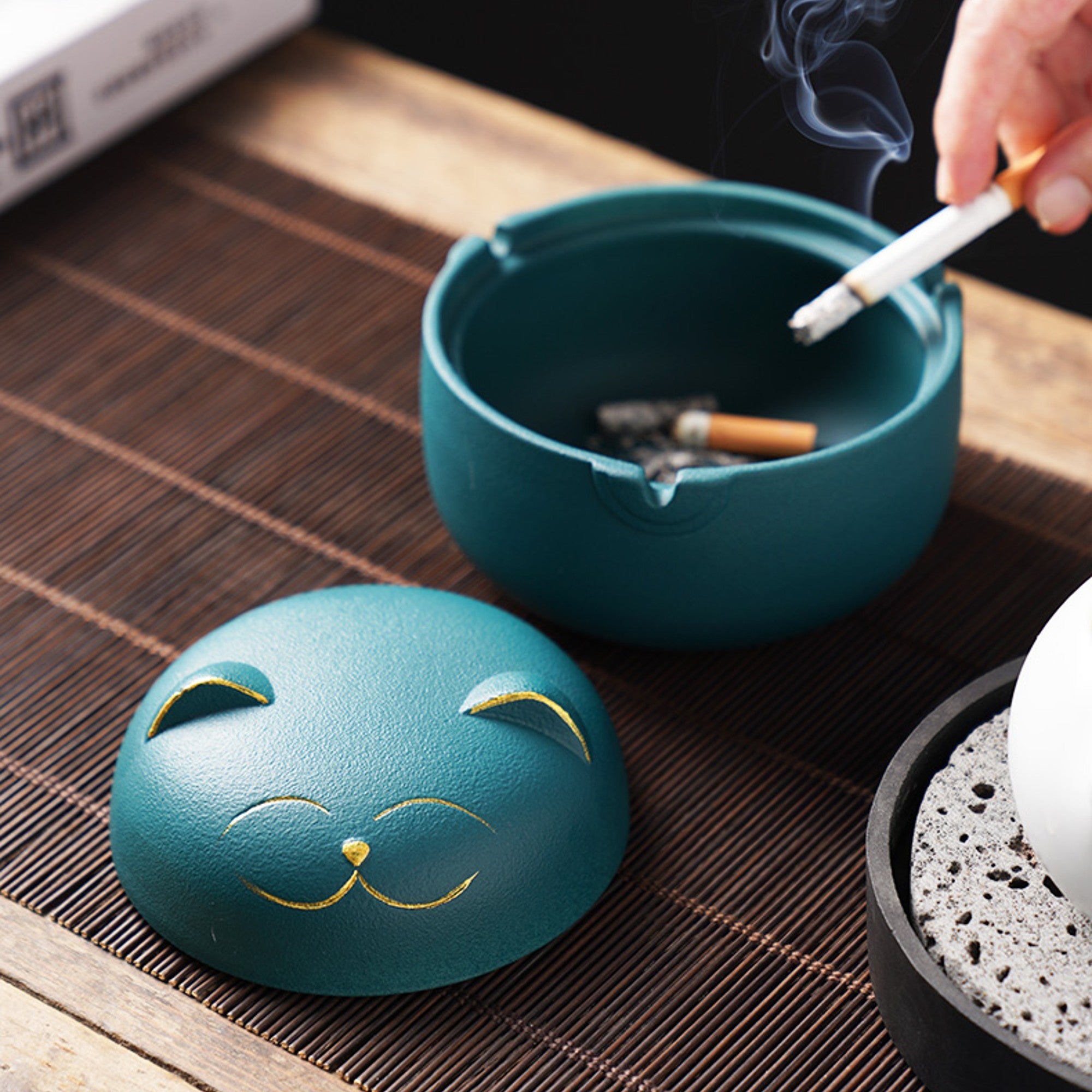 An application scenario or product detail of cute ashtray with lid cheap - Image 11