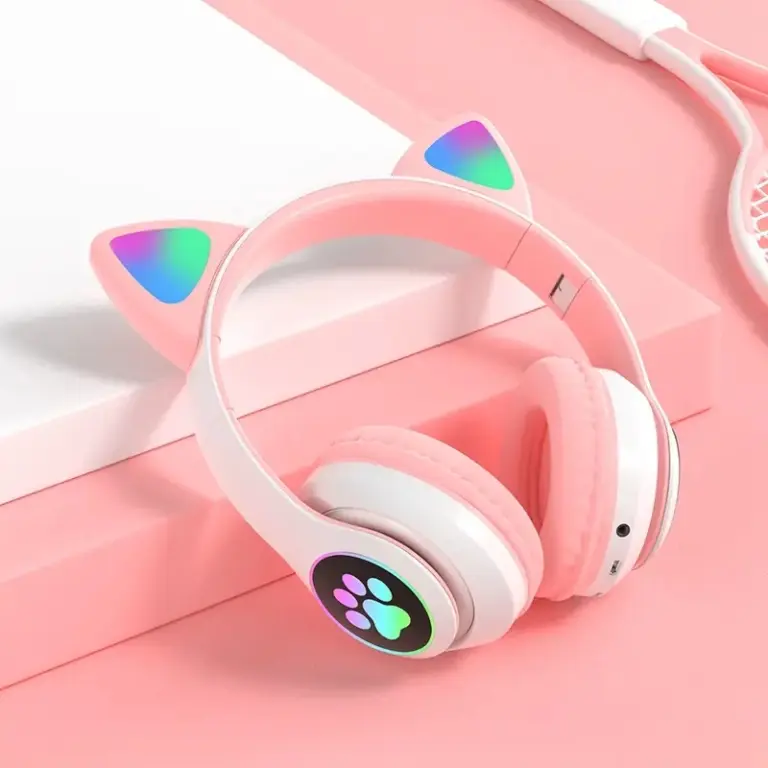 Featured image for the cute headphones guide