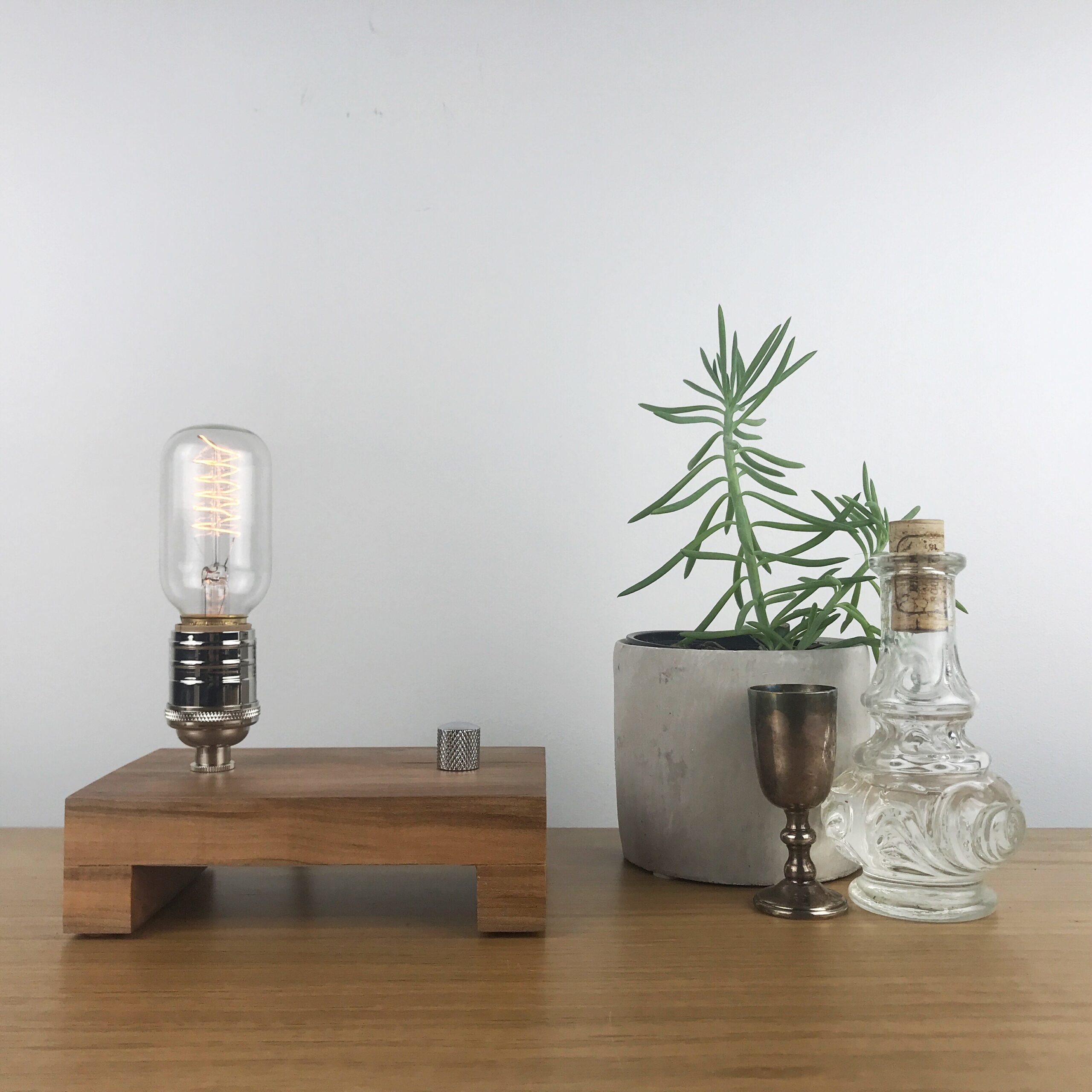 An application scenario or product detail of desk tesla lamp - Image 8