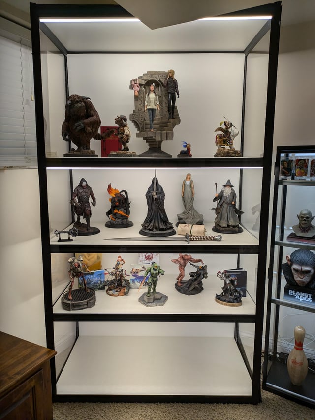 An application scenario or product detail of display shelves for collectibles - Image 23
